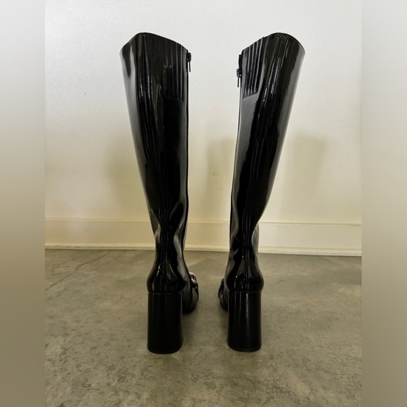 NWOT. Never been worn! Beautiful boots! Tall Patent leather boots! Silver chain! - Picture 5 of 8